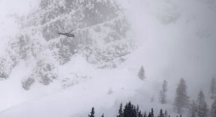 Двама алпинисти загинаха при лавина в Словакия