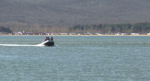 Не са открити телата на екипажа на потъналия кораб край Маслен нос