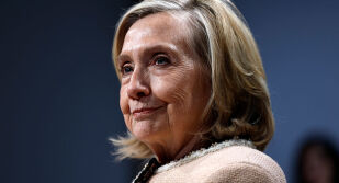 Хилъри Клинтън даде показания по случая „Епстийн“ и поиска Тръмп да свидетелства