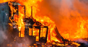 Мъж изгоря в дома си при пожар в Старозагорско