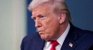 С хаотична пресконференция Тръмп отбеляза първата година от завръщането си, определи си като 