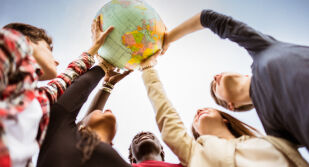 Учени: Земята не може да понесе увеличаващото се население