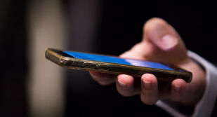 Иранците отново могат да получават обаждания от чужбина