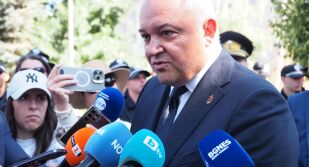 Полетите на Пеевски: Демерджиев говори за заличени данни, ГЕРБ и ДПС отвръщат с остри критики (ОБЗОР)