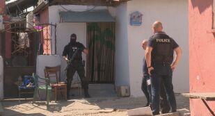Масов бой между две фамилии: Стрелба с въздушна пушка, пострадал полицай и арести (ОБЗОР)