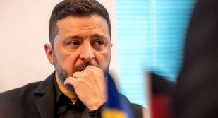Зеленски изслуша брифинг за подготовката на различни възможни операции на руските сили по оста Чернигов-Киев