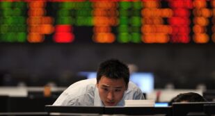 Напрежението по оста САЩ – ЕС: Финансовите пазари „светнаха в червено“