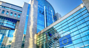 Брюксел разреши по-ниски акцизи за горивата, но удари Словакия и предупреди Полша