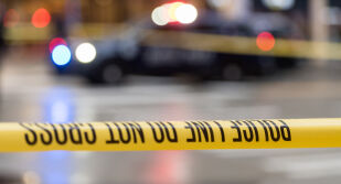 Въоръжен мъж рани двама души в кампуса на университет в САЩ, преди да бъде застрелян