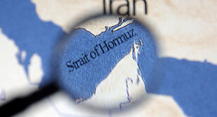 Иран отново затвори Ормузкия проток
