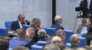 Реакциите в парламента: Опозицията с критики към „Прогресивна България“ заради дефицита от 7,4%
