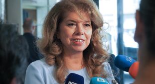 Президентът Йотова прие почти без никакви критики решението на кабинета да спре военната помощ за Украйна