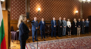 Йотова: България и БНБ трябва да защитят възпоменателната монета от 2 евро, посветена на българската азбука