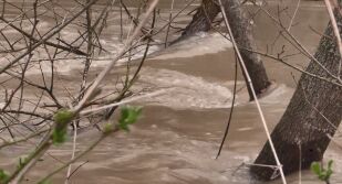 Предупредиха жителите на Елхово за опасно покачване на нивото на река Тунджа
