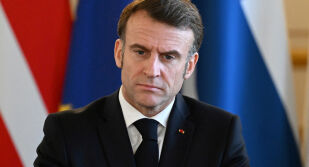 Макрон говори с Тръмп и Пезешкиан и призова Иран да прекрати ударите в региона