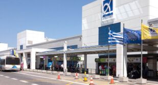 Задържаха мъж в Атина за шпионаж на военноморска база на Крит - стратегическо съоръжение за САЩ