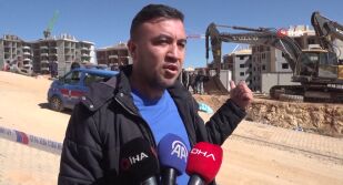 "Седяхме си вкъщи и чухме гръм. Багеристът отвън гледа пред себе си - паднала част от балистична ракета"