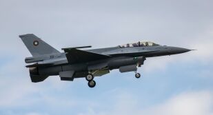 Българските изтребители F-16 са изпълнили тренировъчни полети