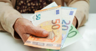 Добавките за Великден за пенсионерите ще са 50 и 20 евро в зависимост от дохода им