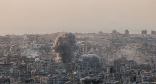 Иран ескалира атаките, след като новият върховен лидер обеща да продължи борбата