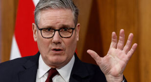 Стармър за войната в Иран: Няма да се поддам на натиск от Доналд Тръмп