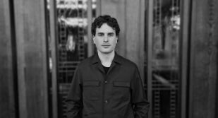 Колко струва уязвимостта: Брено Плачидо за страха, любовта и свободата да бъдеш несъвършен