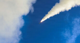 Иран: „Тежка цена“ за Израел след ударите по ключови обекти