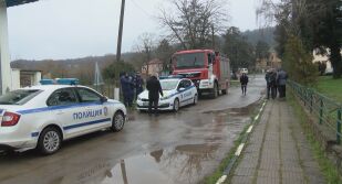 Черни Лом излезе от коритото си: Къщи под вода, хора бягат от домовете си