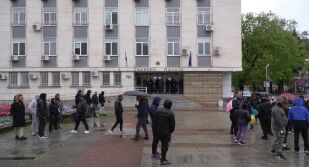 След побоя: Продължават да заплашват пострадалия глухоням мъж в Габрово 