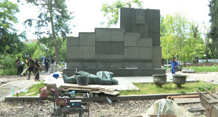 Братската могила в центъра на Стара Загора предизвика остри спорове