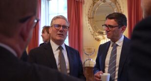 Вътрешнопартийно напрежение разклаща управлението на Киър Стармър