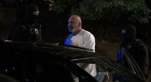 Повече от два часа разпитват майката и сестрата на Славчо Мегеров