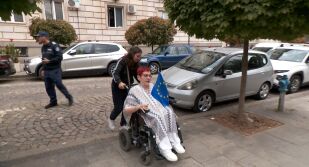 С искане за достъпна среда: Протест на хора с увреждания пред общината в София