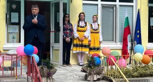 Просветният министър: Приоритет е да продължим да строим и разширяваме детски градини и училища