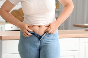 8 упражнения за плосък корем със стол