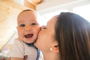 Когато мечтата за бебе се нуждае от подадена ръка: Науката и сърцето в един общ път 
