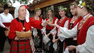 Отворете чемшир порти, та да влезат лазарници!