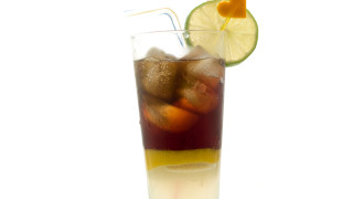 За Ел Коменданте - salud! С коктейл "Куба Либре"