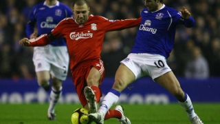 Бивш играч на Ливърпул и Наполи арестуван по подозрение в кражба в магазин