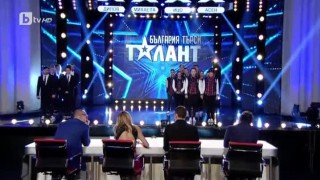 Lion's crew или uMOVE ще продължат към полуфиналите?