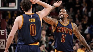 Топка „нокаутира” Кевин Лав (видео)