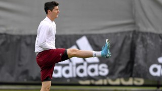 Левандовски поднови тренировки, надява се да играе срещу 