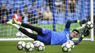 Куртоа се контузил... по време на рекламен клип