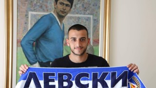 Деян Иванов преподписа с 