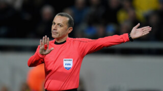 Джунейт Чакър ще свири първия сблъсък между 