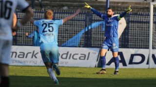 В Босна вратарите вкарват от центъра (ВИДЕО)