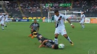 Да рискуваш главата си заради топка (ВИДЕО)