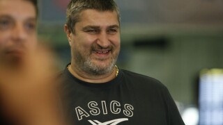 Любо Ганев, който гледа 