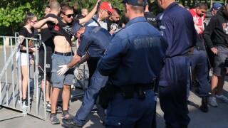 Боси фенове и опашки пред пропусквателните пунктове преди дербито (ГАЛЕРИЯ И ВИДЕО)