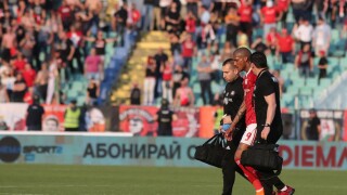 Скъсани връзки на коляното вадят Каранга от игра до края на сезона